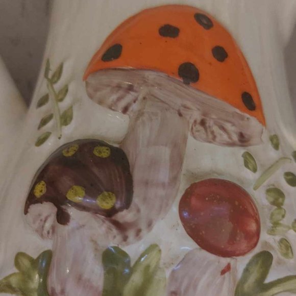 SOLD SOLD Super cute vintage 1970s  Laurentian Merry Mushroom teapot/coffee pot - Picture 2 of 10